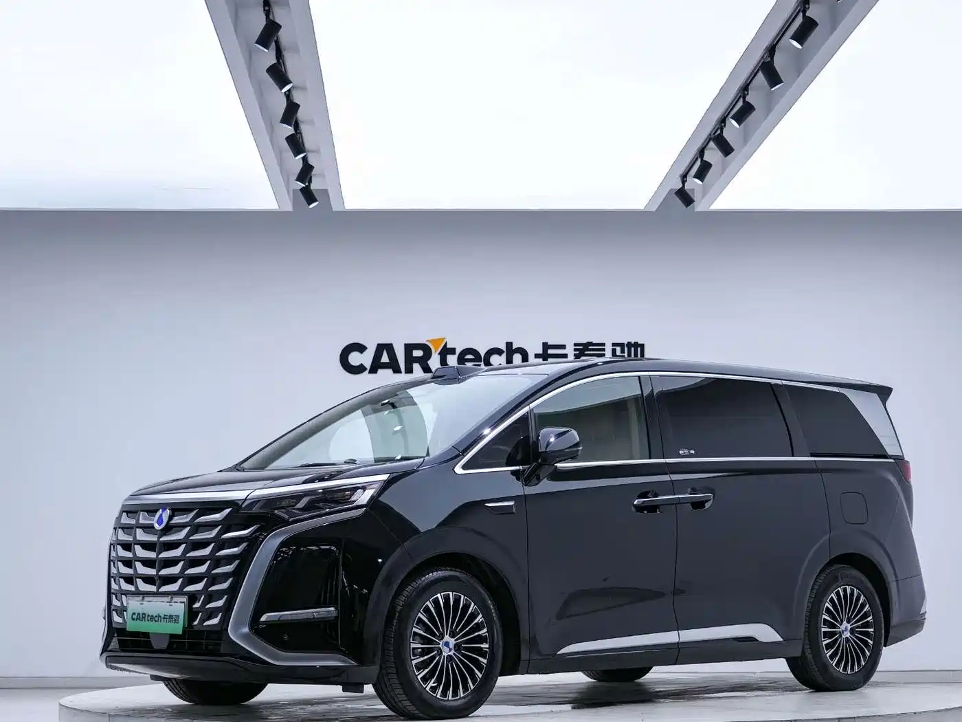 Denza D9 2025 2025 DM-i Smart Drive Edition 1020 AWD Luxury
