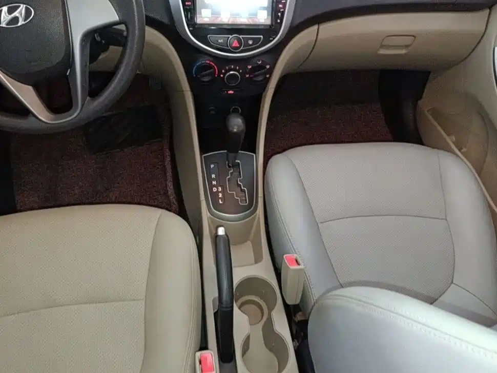 Hyundai Verna 2014 1.4L Automatic Smart GLS фото 9