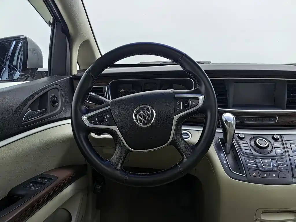 Photo 11 - Buick GL8