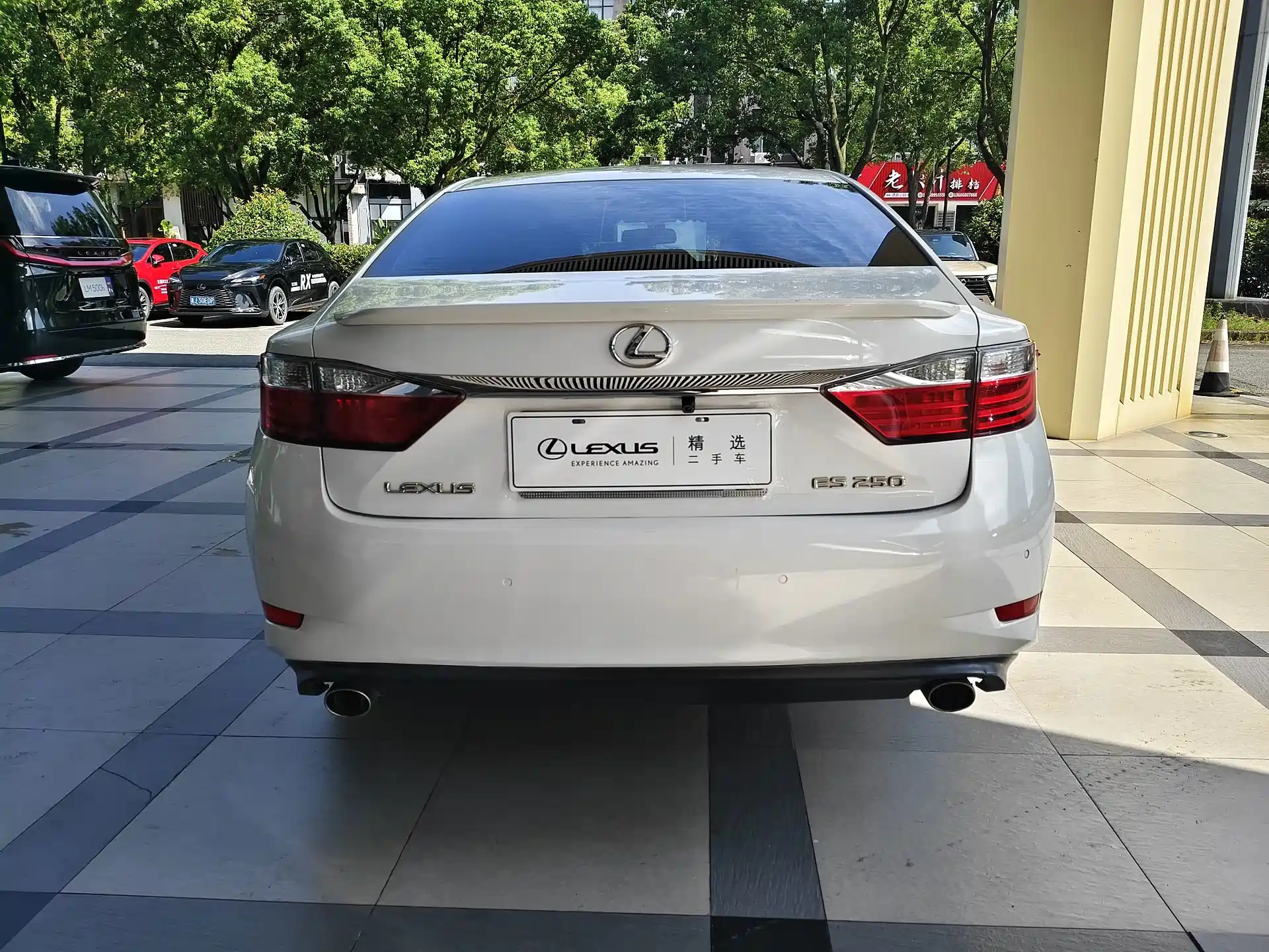 Фото 8 - Lexus ES