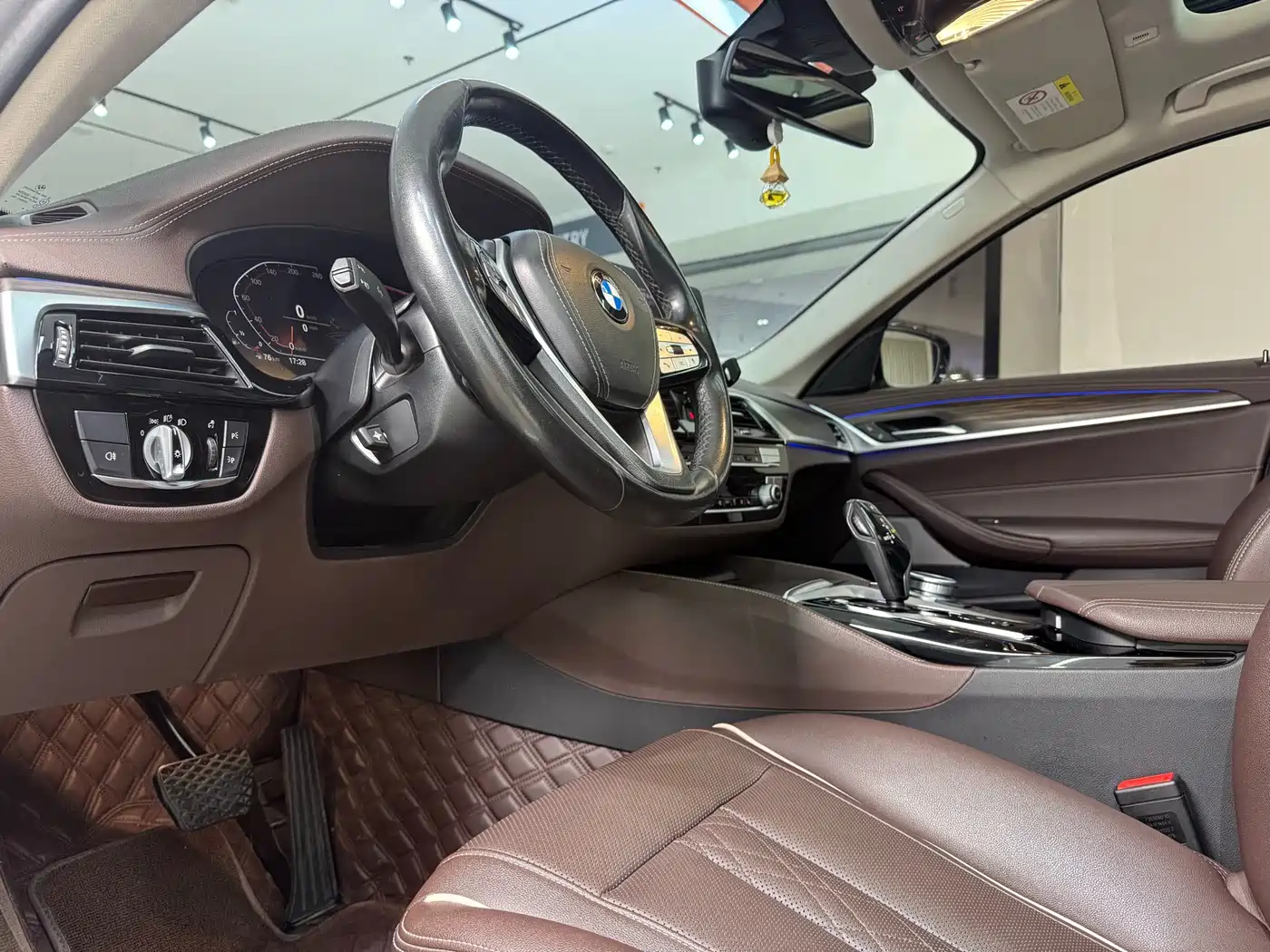 BMW 5 Series 2021 530Li Leading Luxury Package фото 16