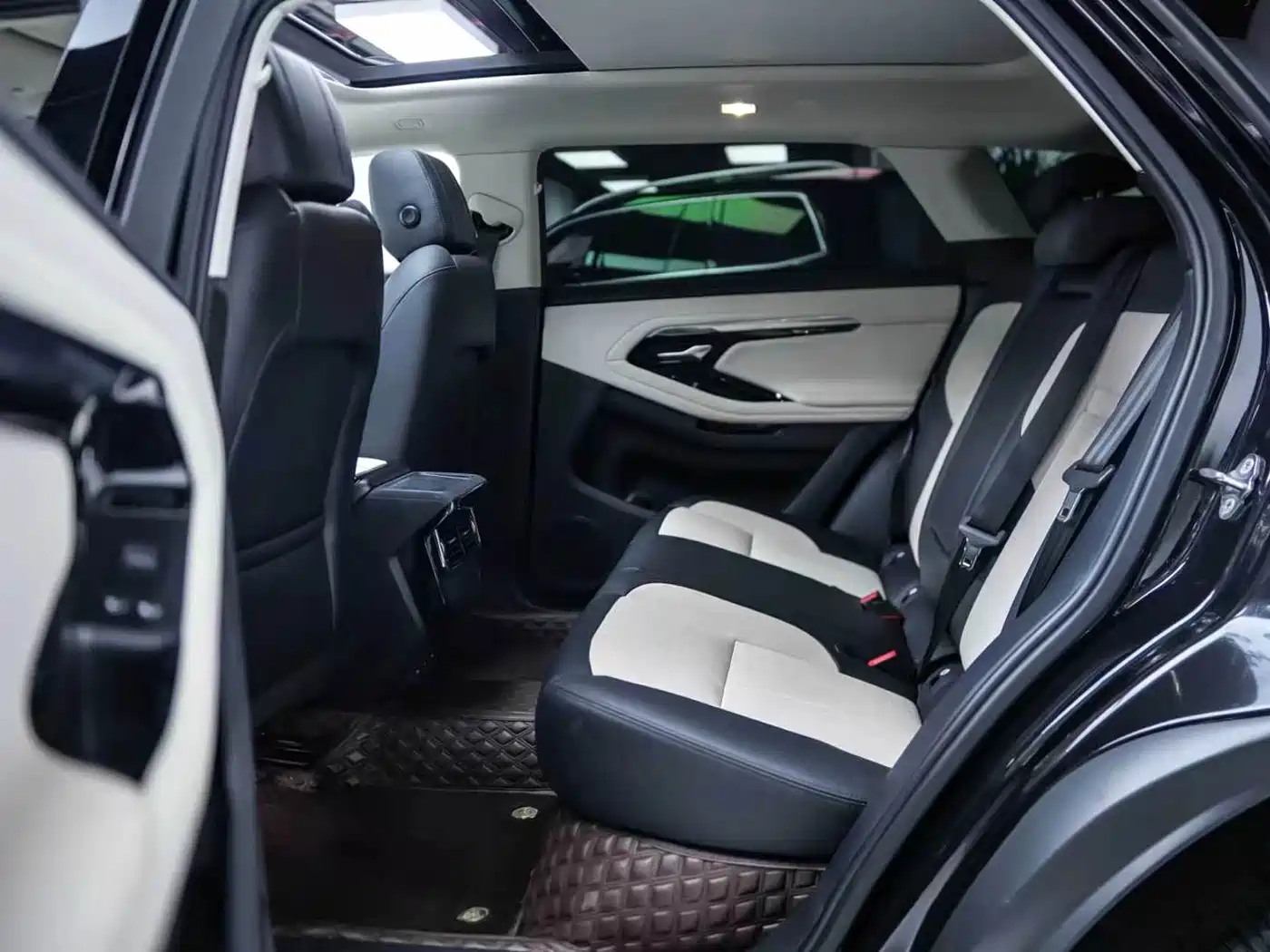 Land Rover Range Rover Evoque 2021 Range Rover Evoque L 249PS R-Dynamic S Performance Edition фото 5