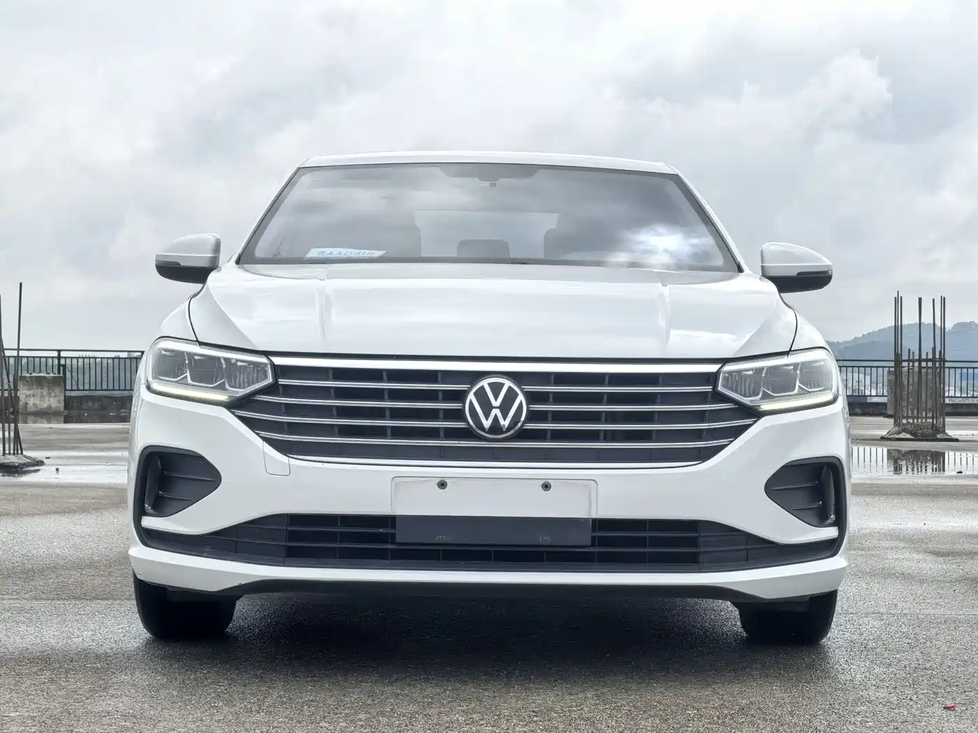 Volkswagen Lavida 2023 Facelift 1.5L Auto Full Comfort Edition фото 2