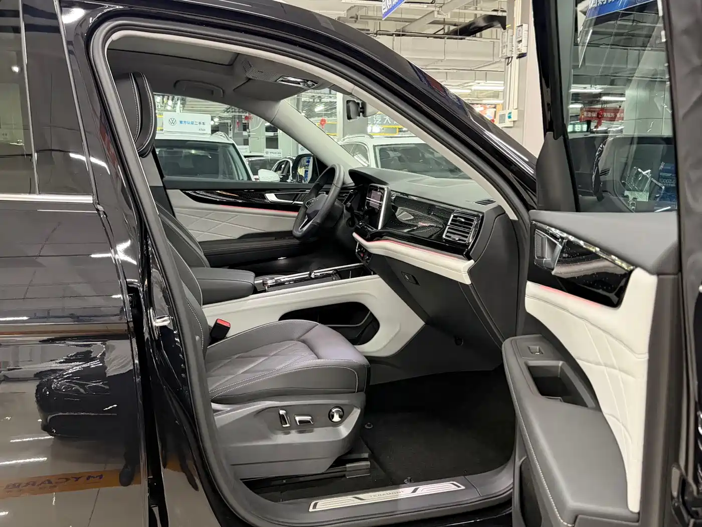 Volkswagen Teramont 2025 380TSI 4WD Outstanding Edition фото 15