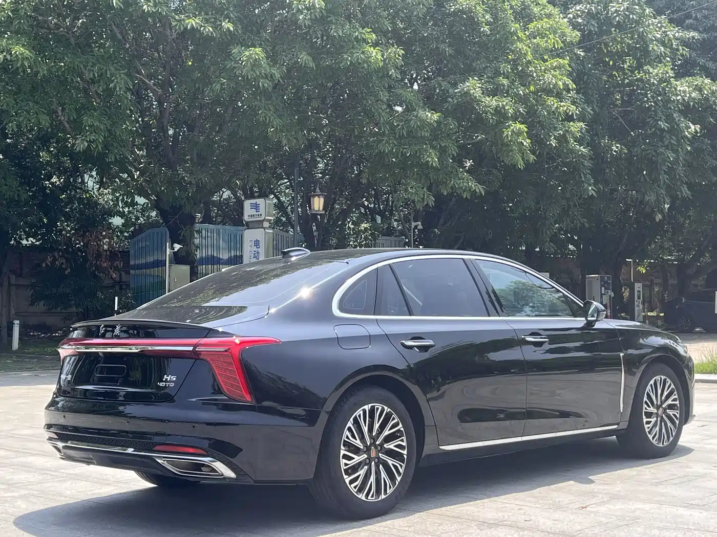 Hongqi H5 2024 2.0T Automatic Smart Connect Flag Smooth Edition фото 11