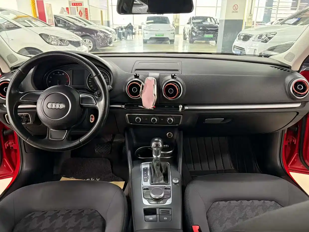 Audi A3 2016 Sportback 35 TFSI Progressive фото 5