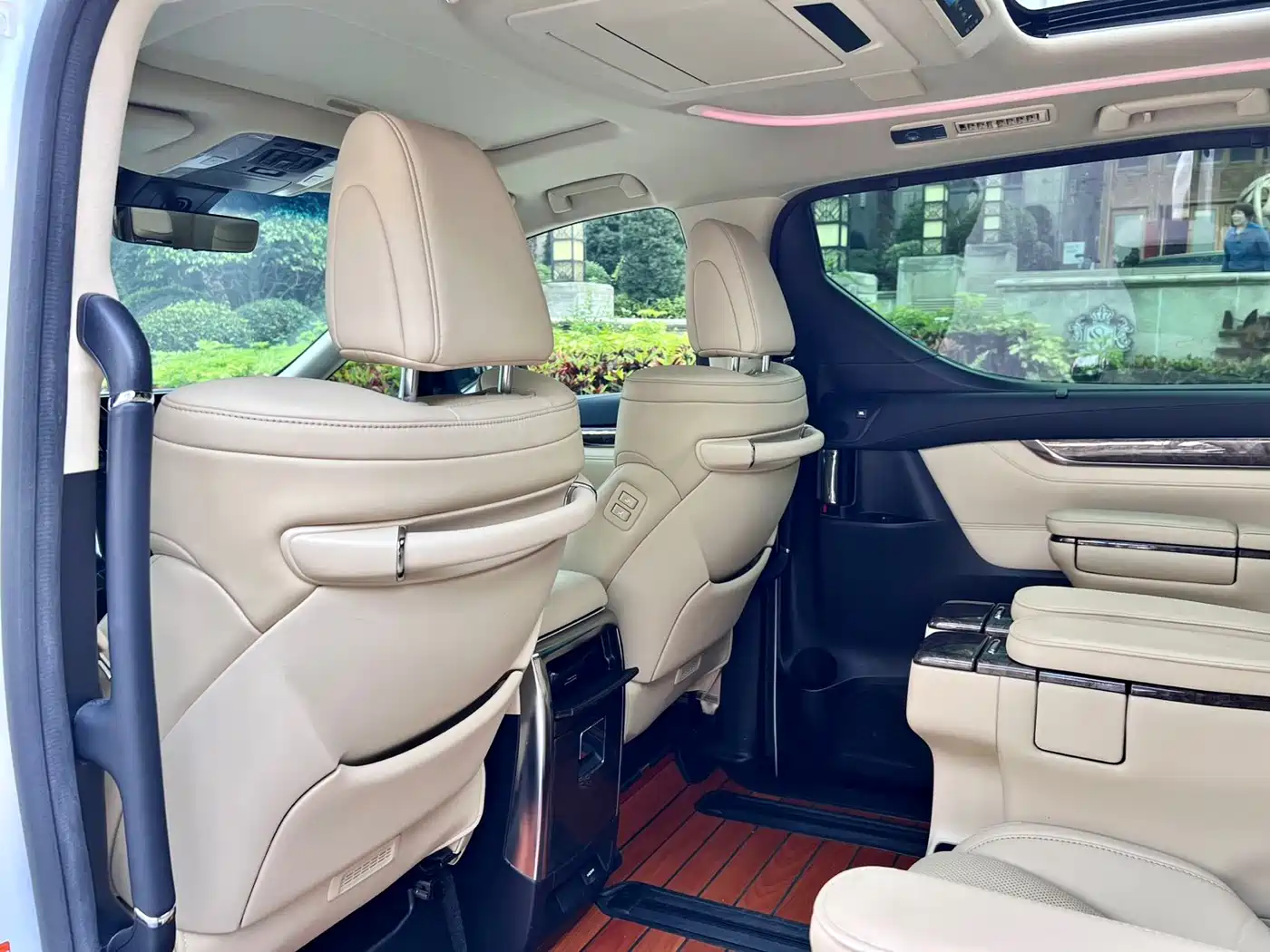 Toyota Alphard 2021 Hybrid 2.5L Premium фото 18
