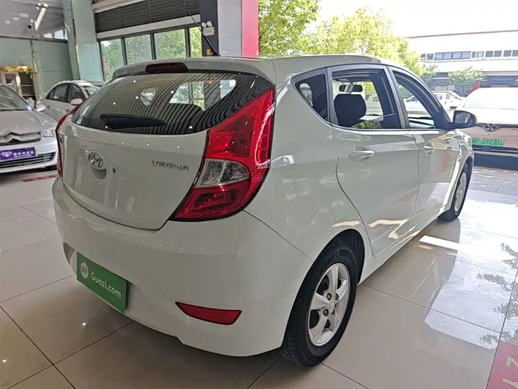 Hyundai Reina 2014 1.4L Manual GLX фото 7