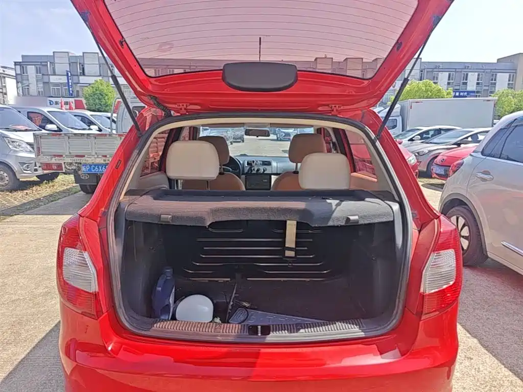 Škoda Fabia 2014 1.4L Automatic Crystal Edition фото 19