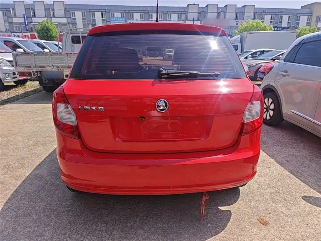 Škoda Fabia 2014 1.4L Automatic Crystal Edition фото 6