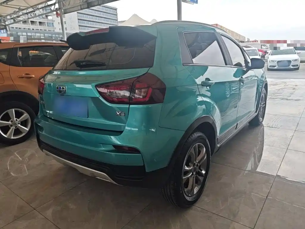Фото 7 - Geely Vision X3