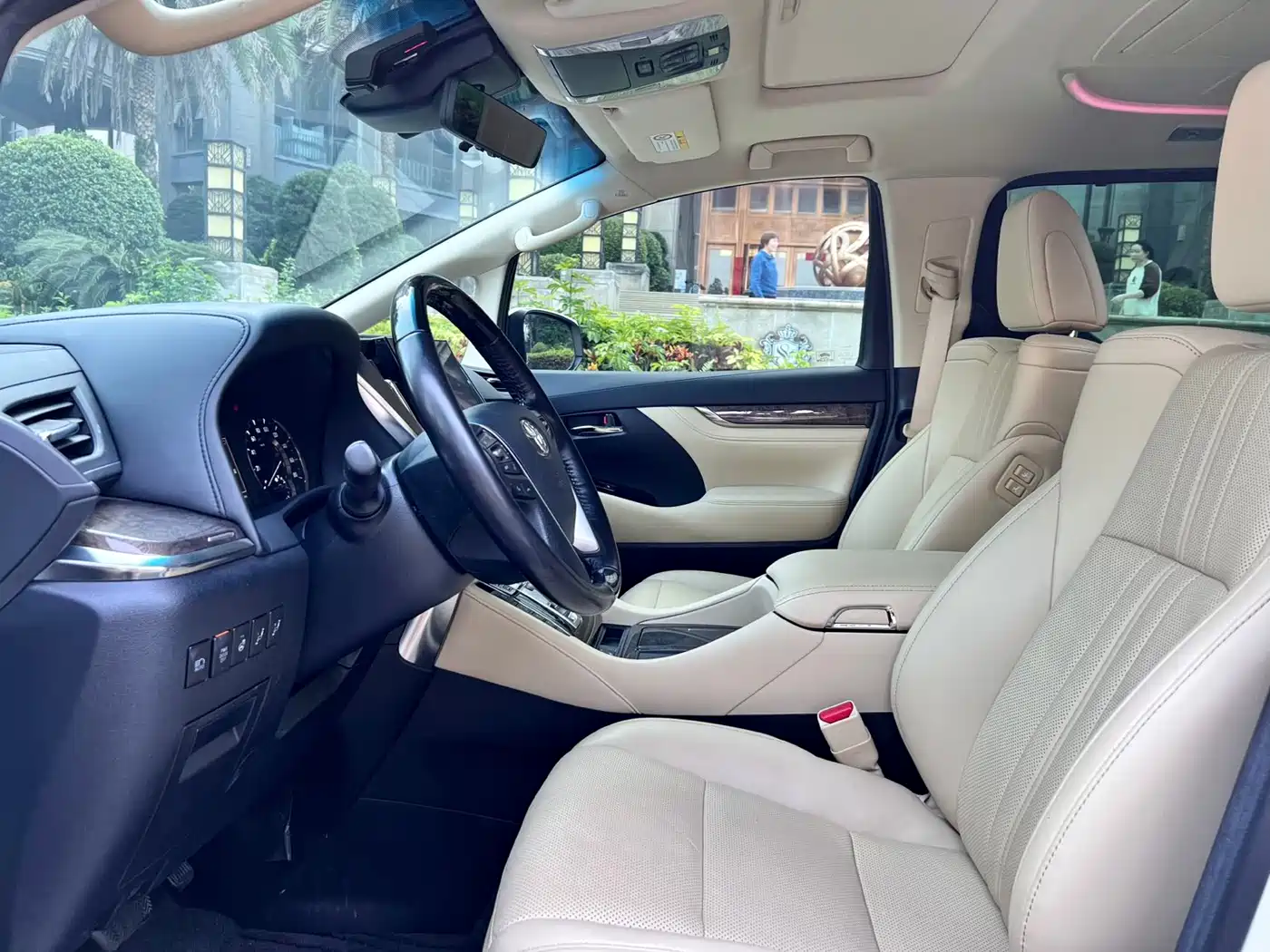 Toyota Alphard 2021 Hybrid 2.5L Premium фото 19