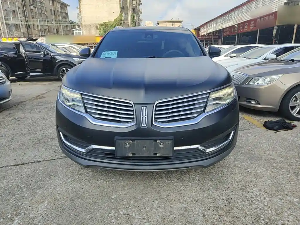 Photo 3 - Lincoln MKX