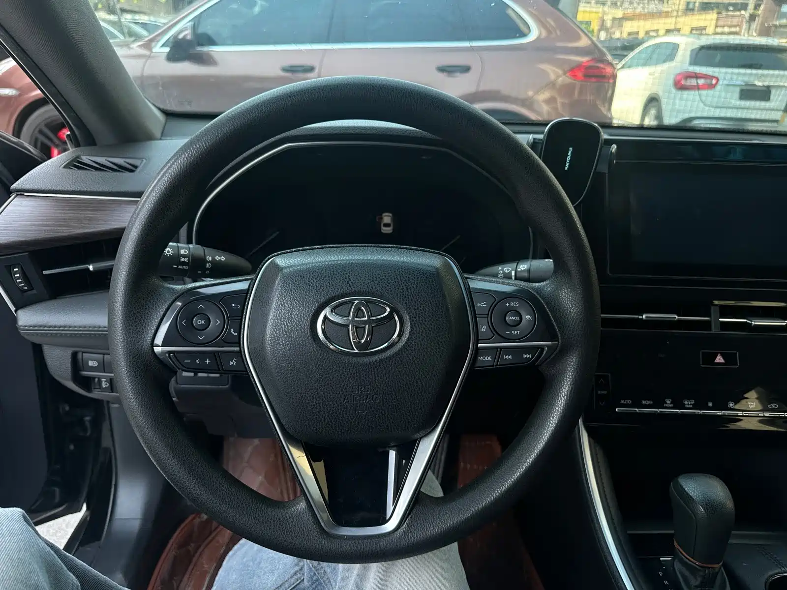 Photo 19 - Toyota Avalon