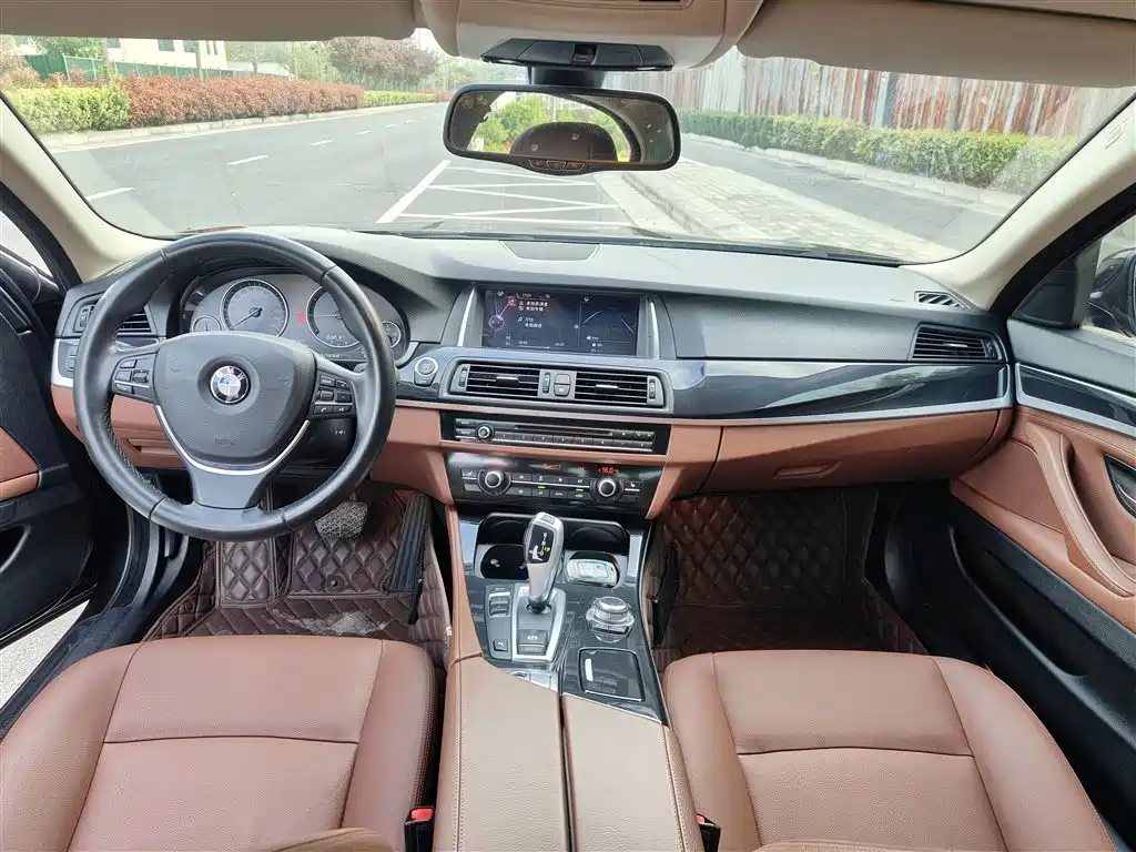 BMW 5 Series 2017 520Li Classic Edition фото 17