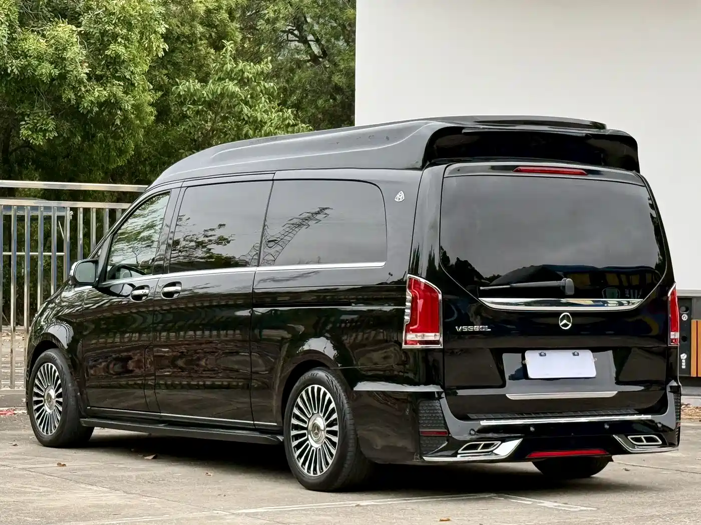 Mercedes-Benz V-Class 2018 V 260 L Premium Long Wheelbase Edition China VI фото 20