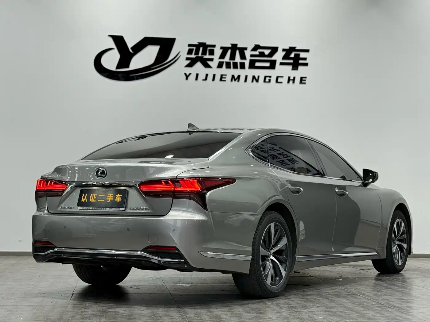 Lexus LS 2021 500h Excellence Edition фото 19