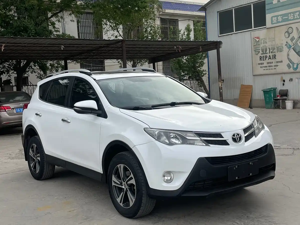 Toyota RAV4 Rongfang 2015 2.0L CVT 4WD Pioneer Edition фото 3