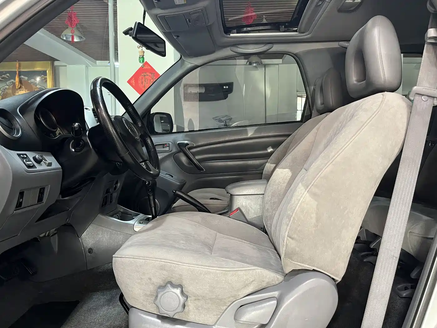 Toyota RAV4 (Import) 2004 Model 2.0 3-Door фото 5