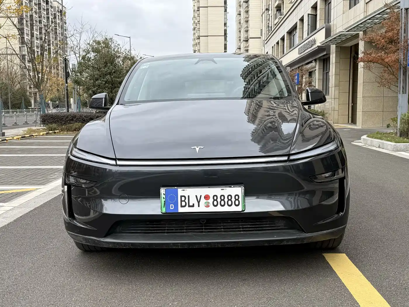 TESLA MODEL Y