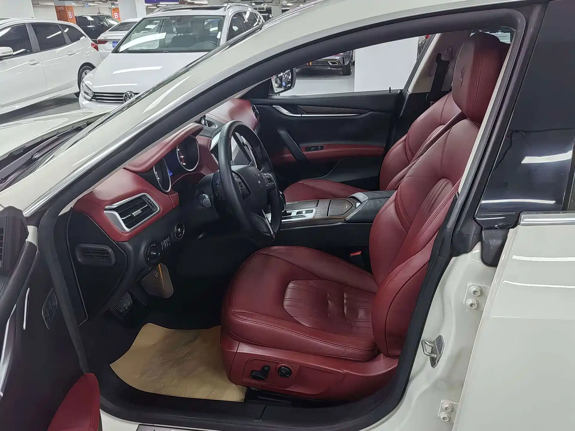 Photo 10 - Maserati Ghibli
