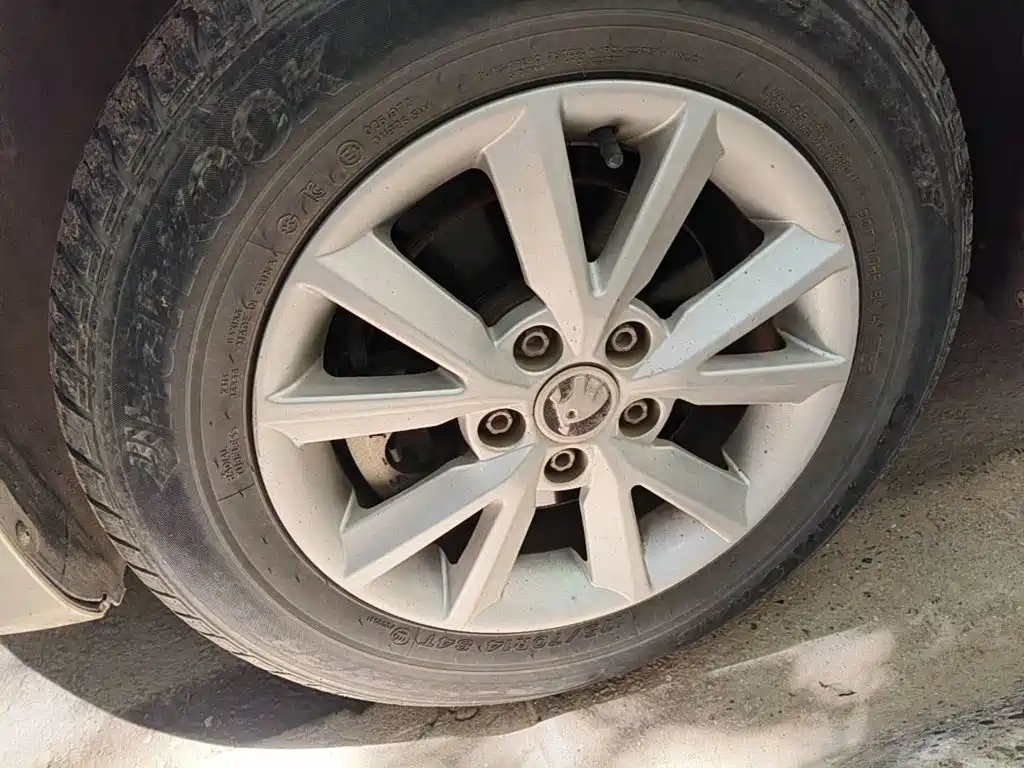 Photo 7 - Škoda Rapid