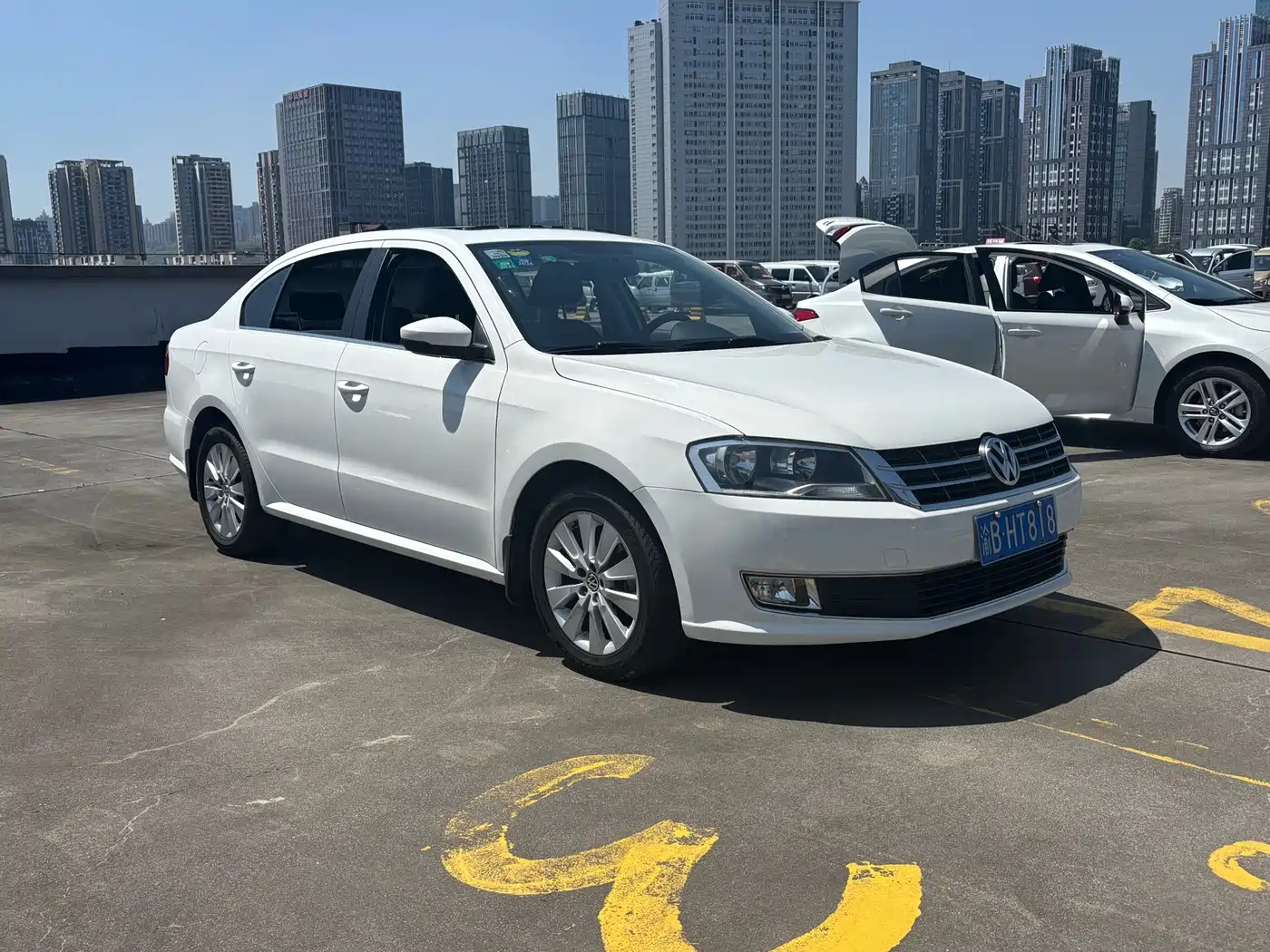 Volkswagen Lavida 2013 Facelift Classic 1.6L Automatic Comfort фото 3