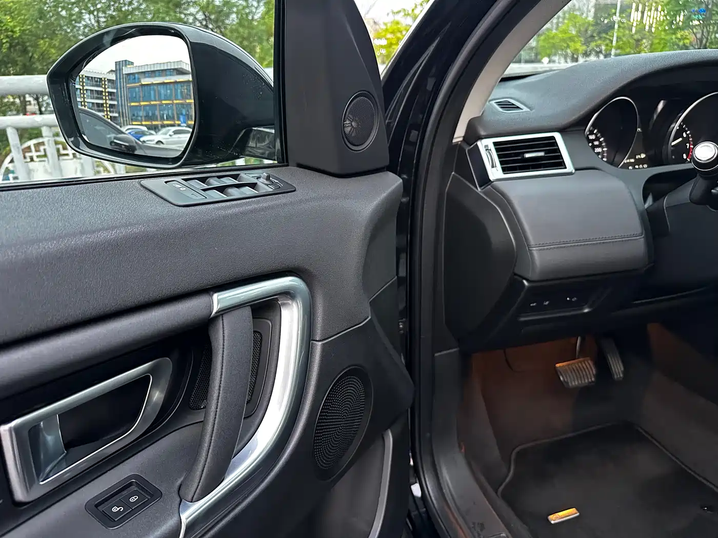 Land Rover Discovery Sport 2018 240PS SE Edition фото 12