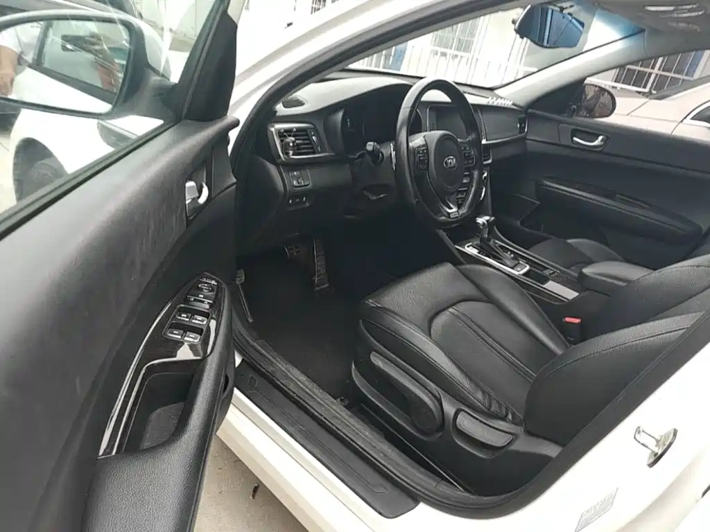 Photo 12 - Kia K5
