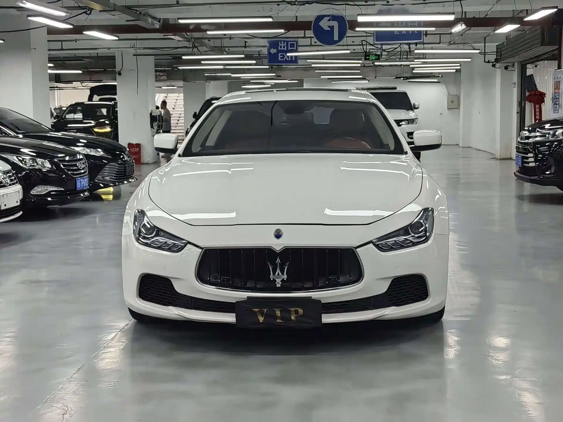 Photo 2 - Maserati Ghibli