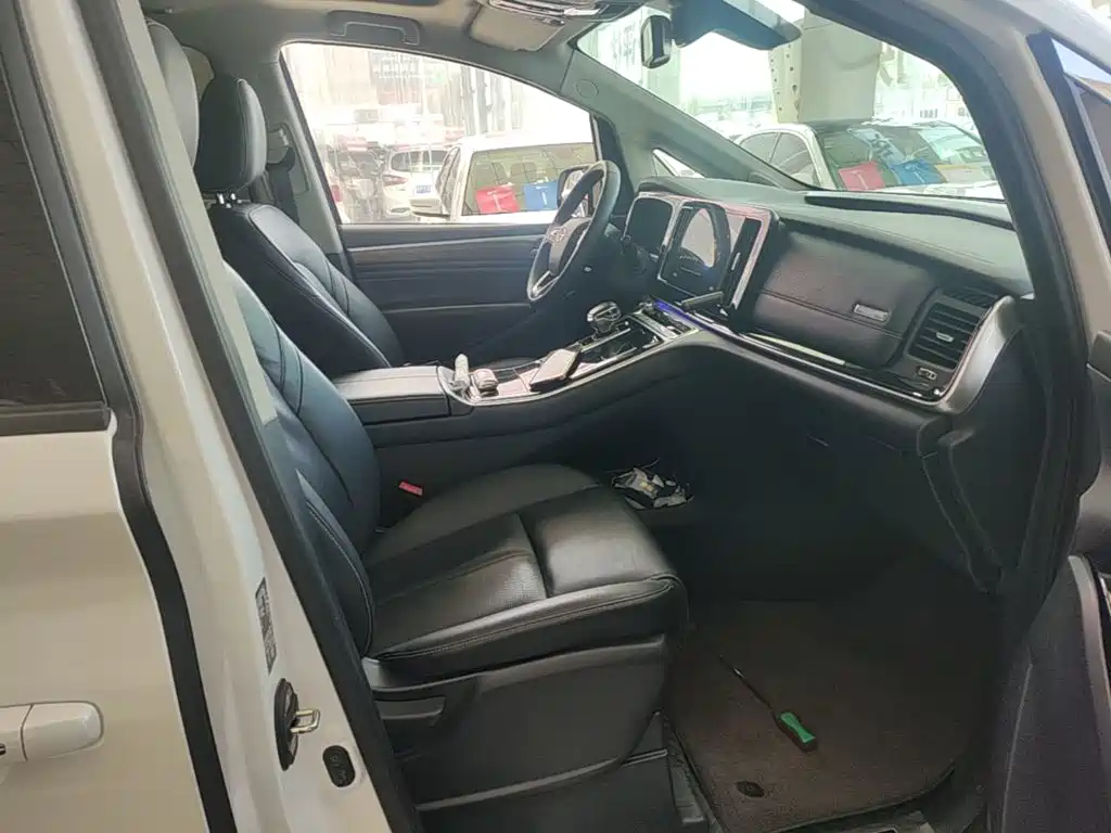 Фото 25 - GAC Trumpchi M8