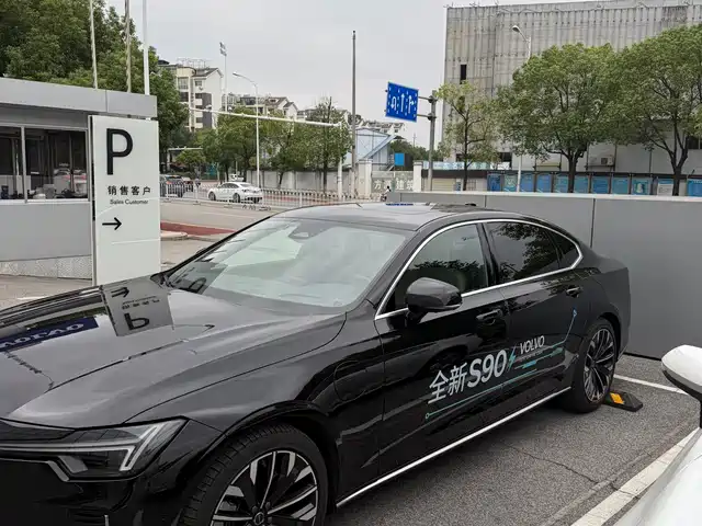 Volvo S90 Plug-in Hybrid 2026 Plug-in Hybrid AWD Long Range Elegance Luxury — фото 4