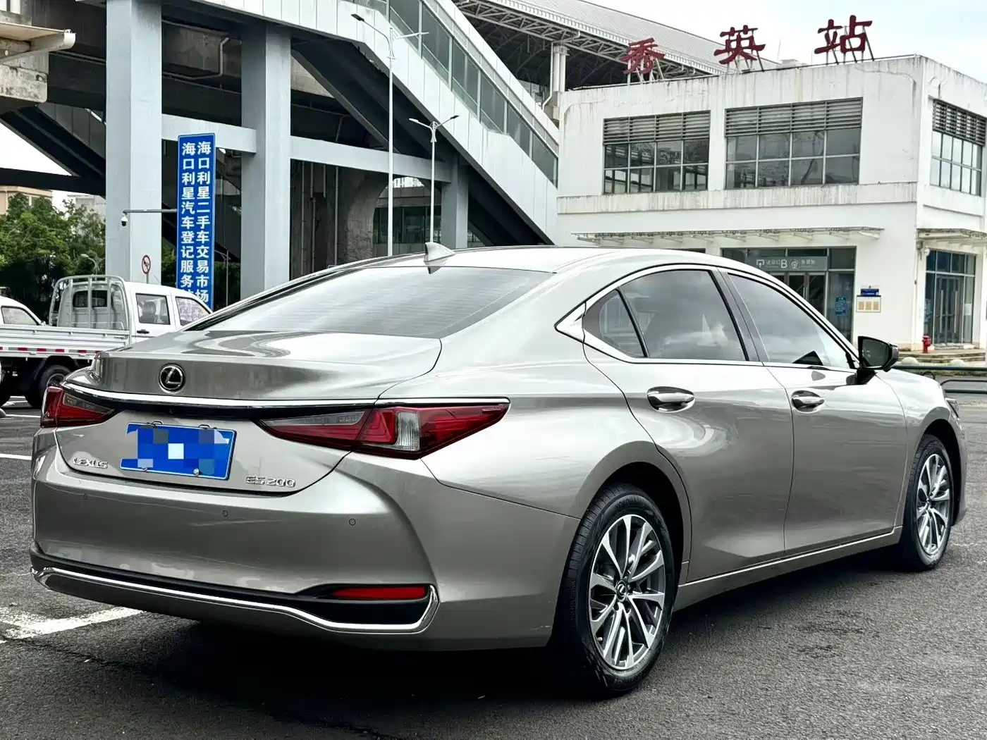 LEXUS ES