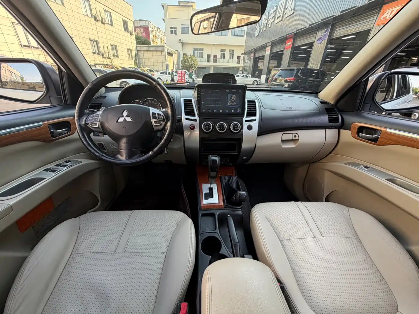 Mitsubishi Pajero Sport (Import) 2013 2011 3.0L Luxury Navigation Edition