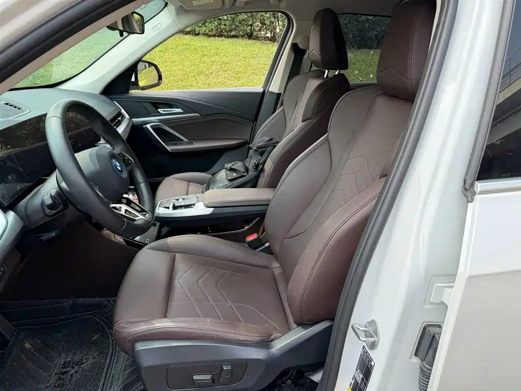 BMW iX1 2023 eDrive25L M Sport Package фото 8