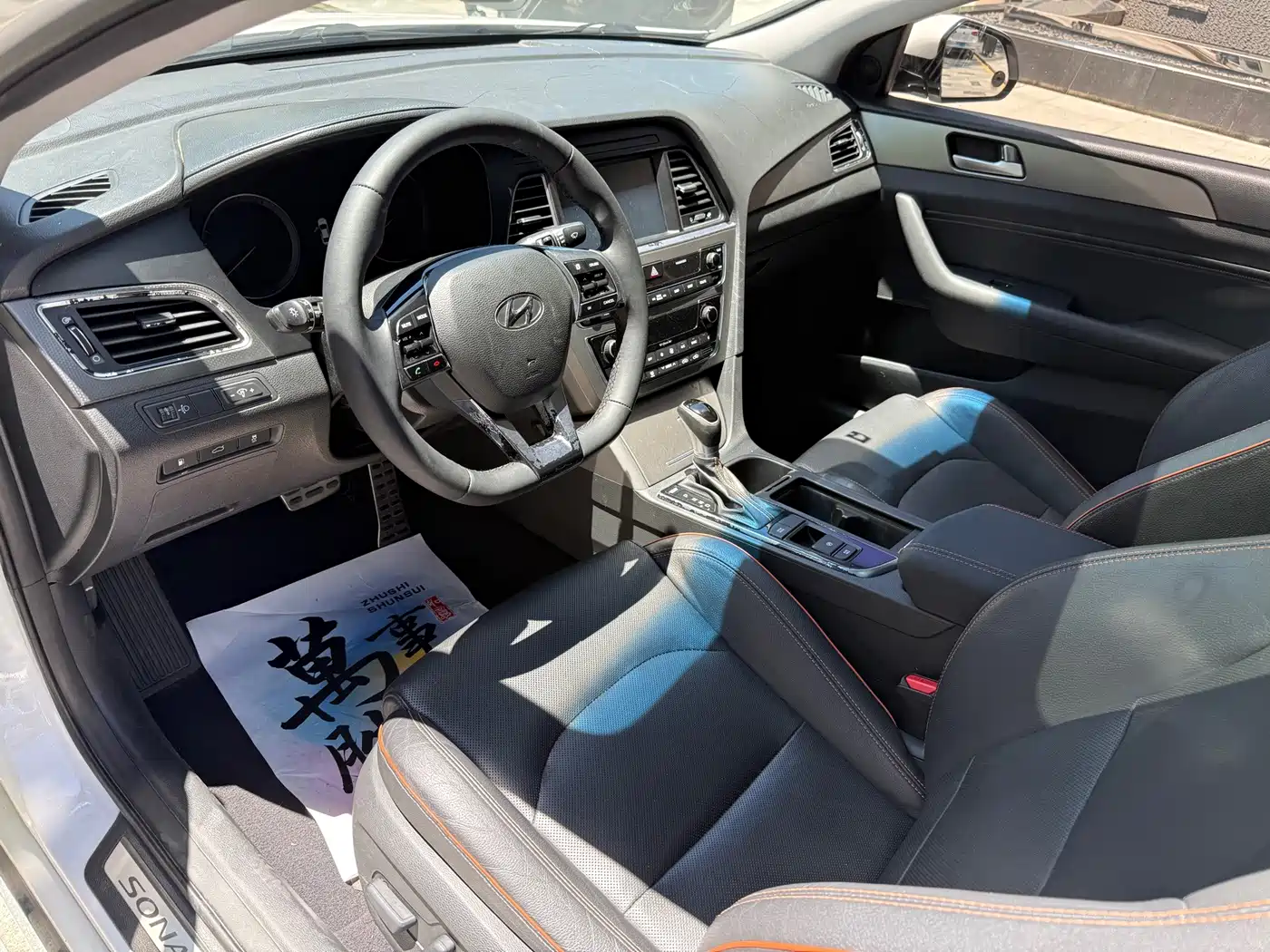 Photo 7 - Hyundai Sonata