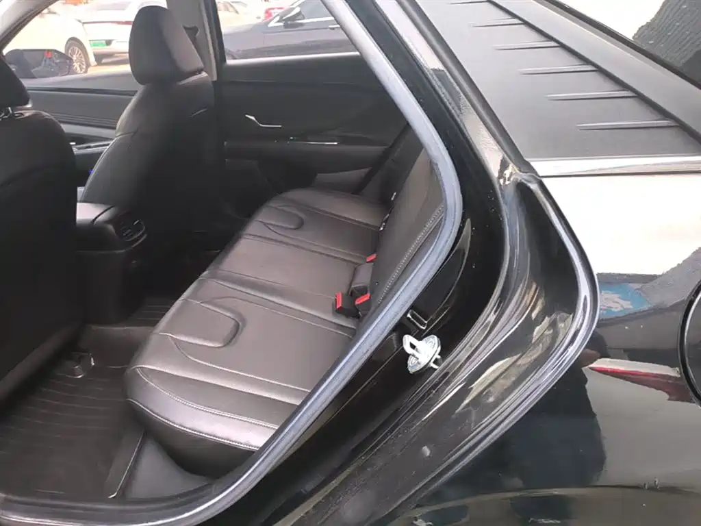 Hyundai Elantra 2021 1.5L CVT GLX Elite Edition фото 17
