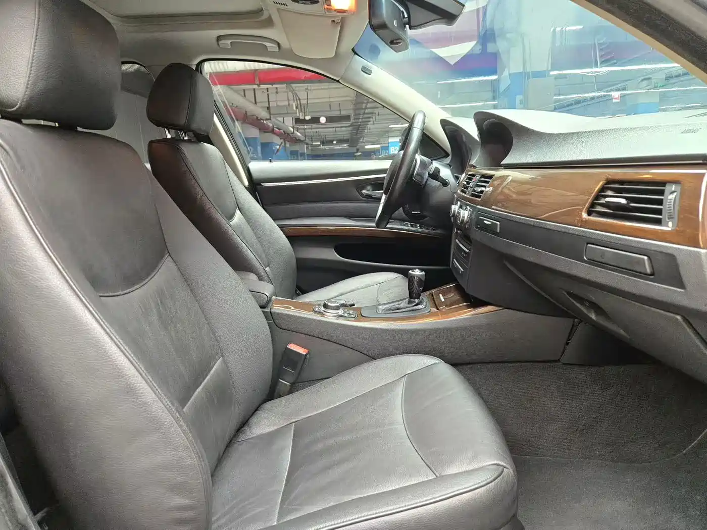 BMW 3 Series (Import) 2009 335i фото 7