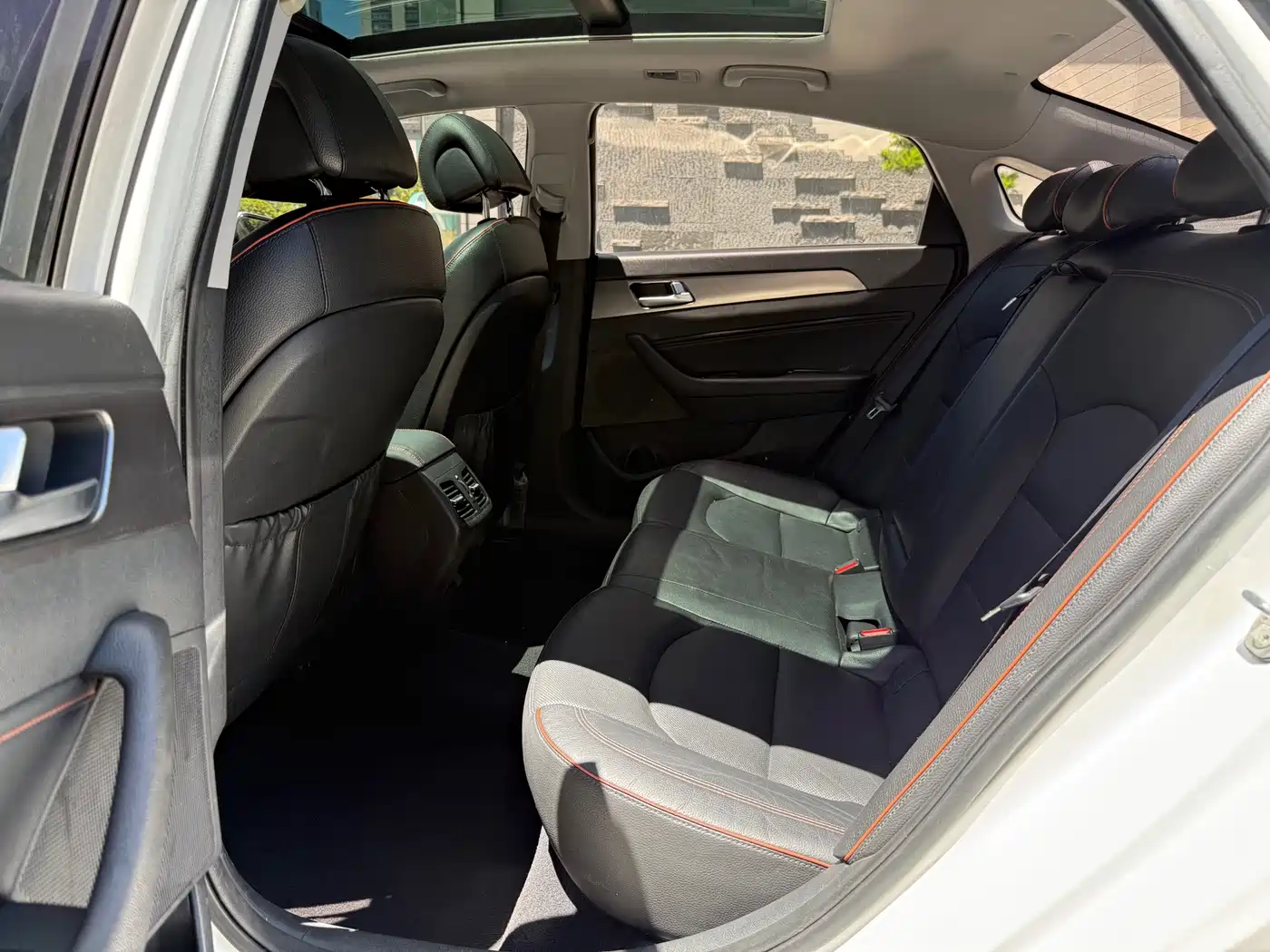 Photo 8 - Hyundai Sonata