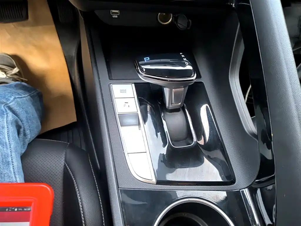 Hyundai Elantra 2021 1.5L CVT GLX Elite Edition фото 14