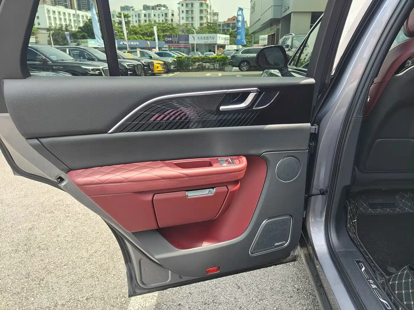 Hongqi E-HS9 2022 690km Qi Xiang Edition (6-seater) фото 12