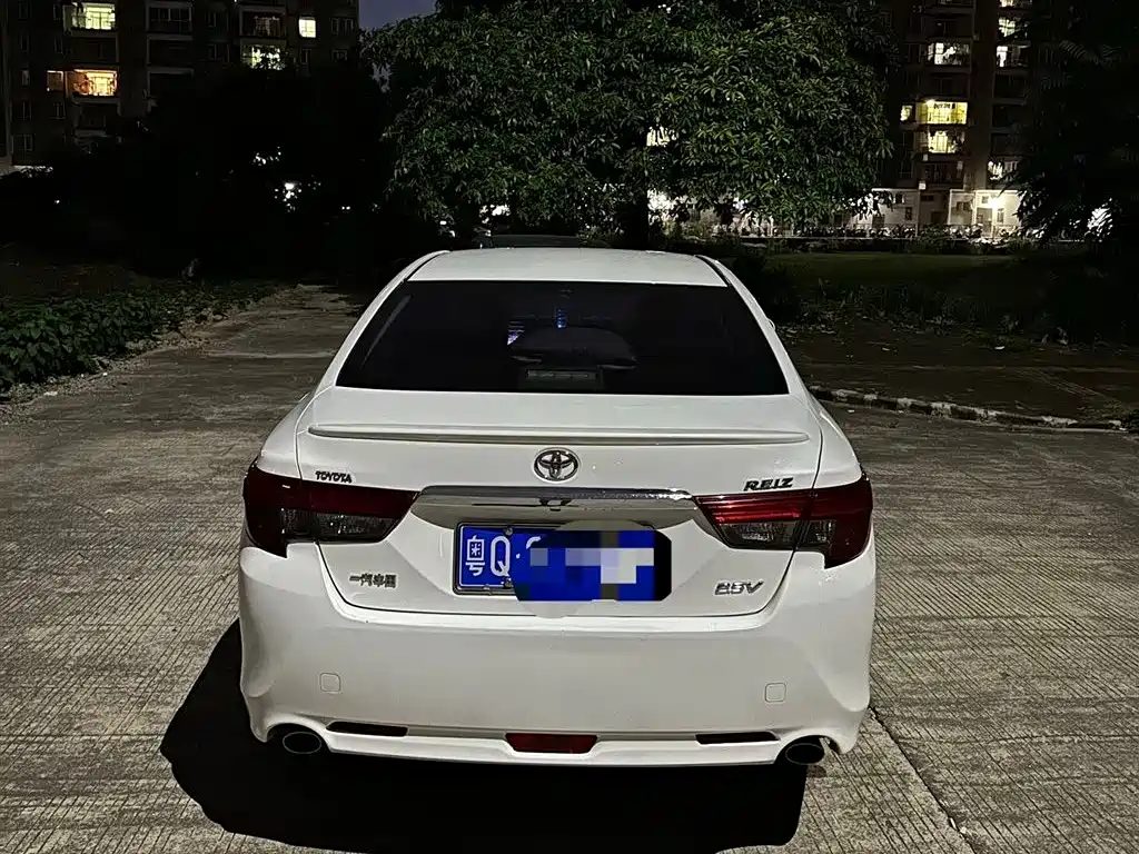 Toyota Reiz 2013 2.5V Premium Edition фото 3