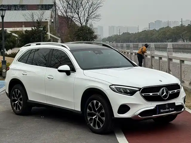 MERCEDES-BENZ GLC