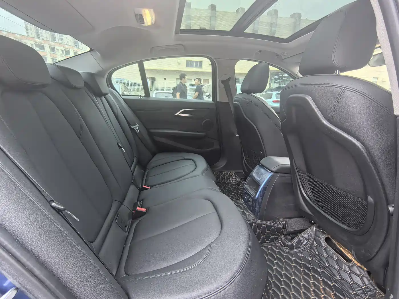 BMW 1 Series 2018 118i Sport Edition фото 17