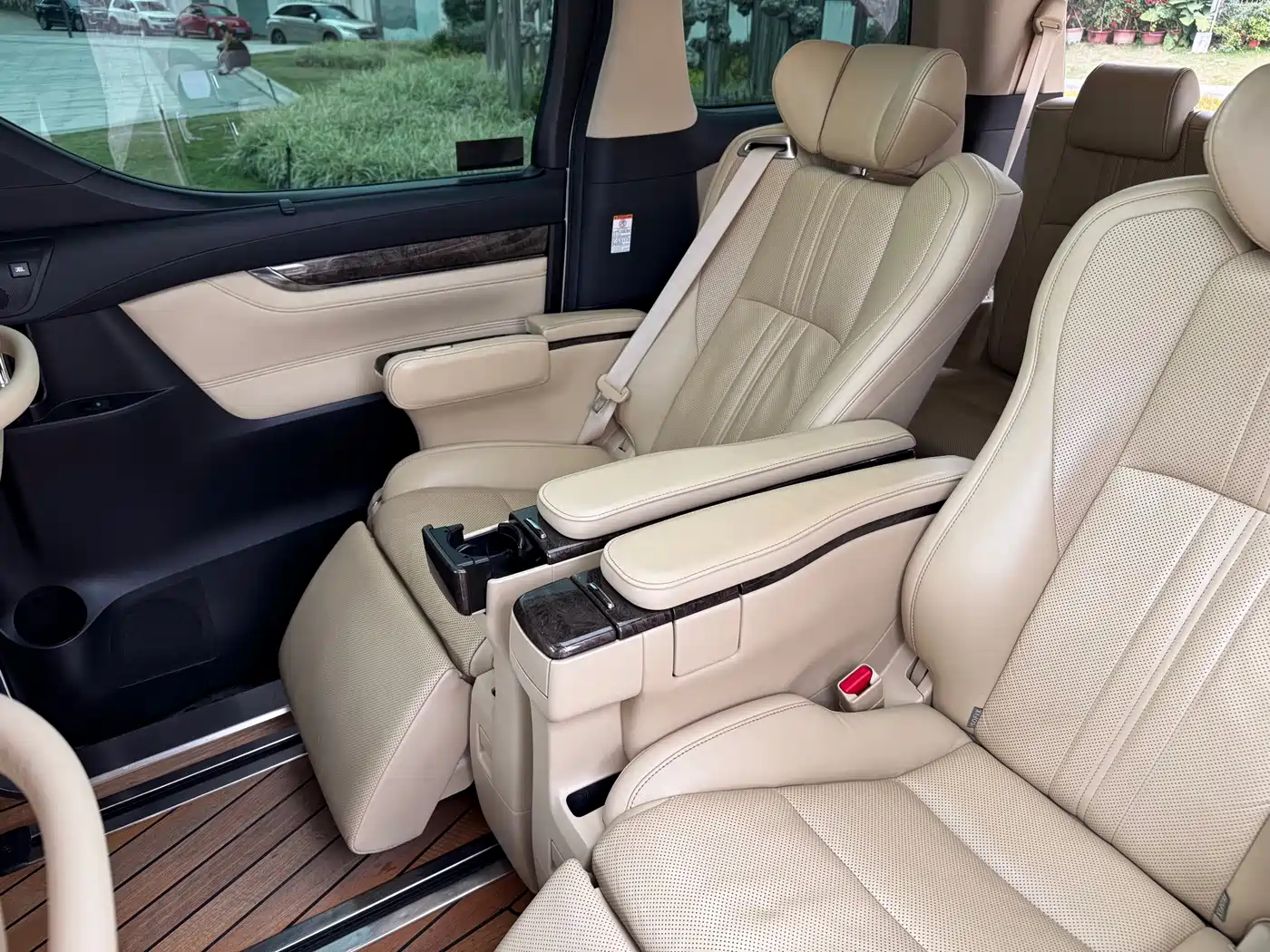 Toyota Alphard 2021 Hybrid 2.5L Premium фото 14