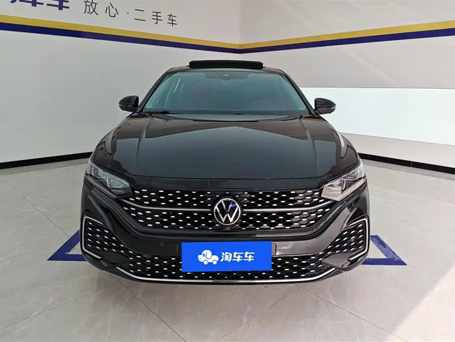 Volkswagen Passat 2023 Facelift 330TSI Starlight Luxury Edition фото 2