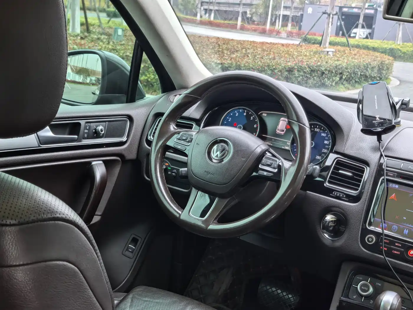 Volkswagen Touareg 2017 3.0TSI Explorer Edition фото 12