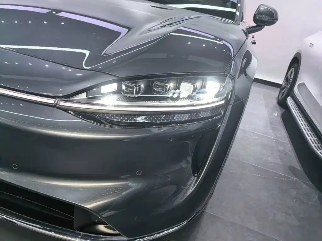 صورة 24 - Zhijie Luxeed R7