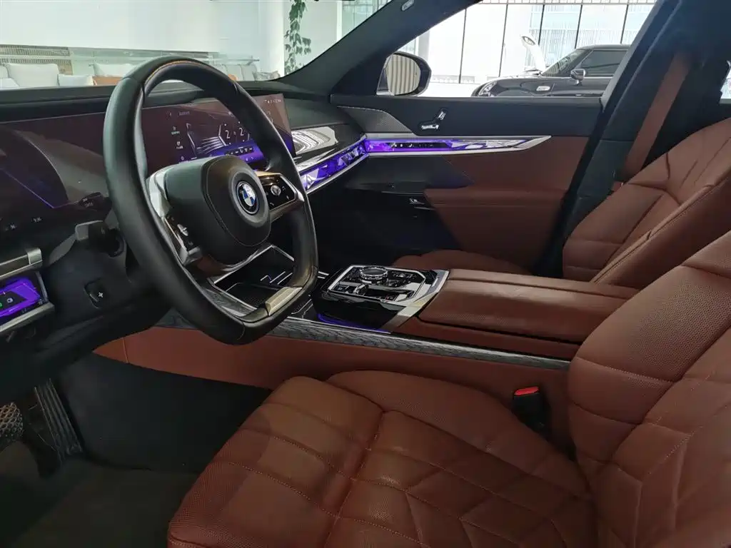 Photo 12 - BMW i7