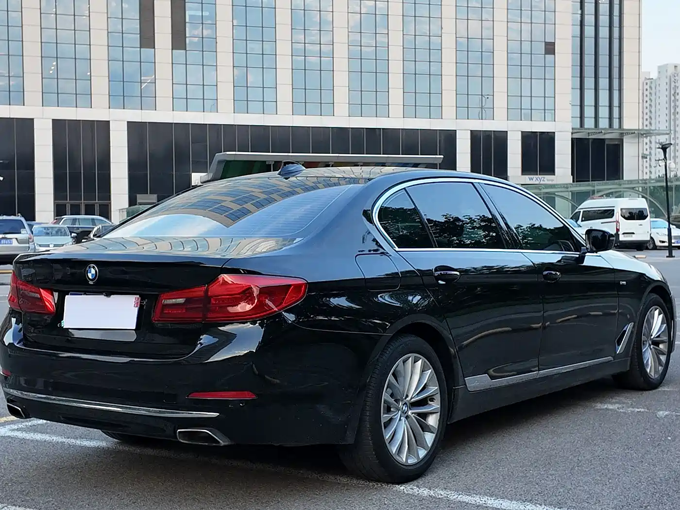 BMW 5 Series 2018 525Li Luxury Package фото 20